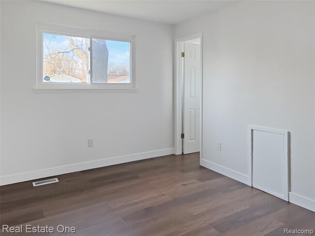 Photo - 15760 Oakbrook St