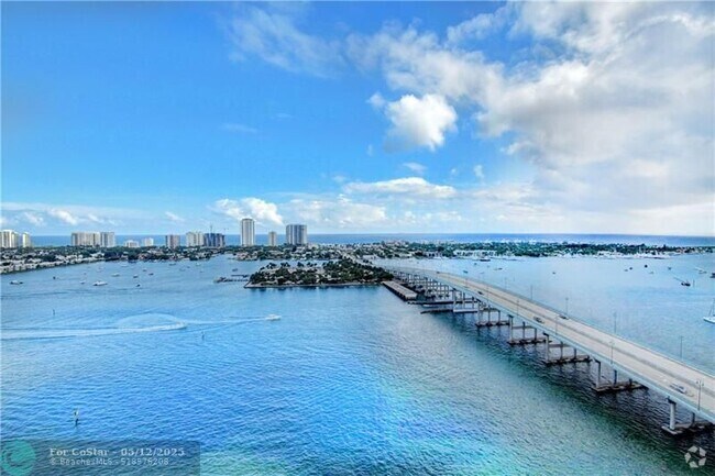 Building Photo - 2640 Lake Shore Dr Unit 2211 Rental