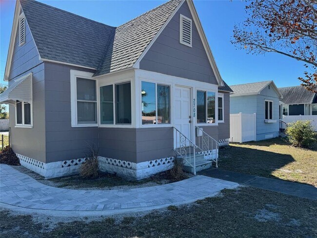 Photo - 2708 9th Ave N