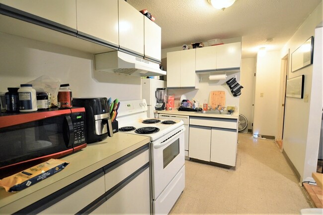 Photo - 21 Kinross Rd Condo Unit 1