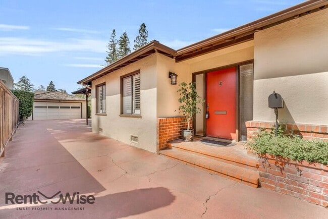 Photo - 1534 Whipple Ave