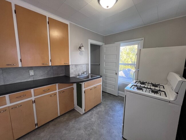 Photo - 641 Parkwood St NE Unit 641 Parkwood St NE -  4