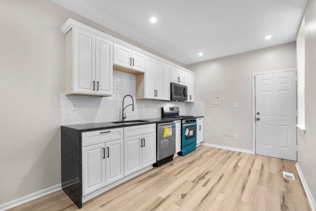 Building Photo - 232 N Patterson Park Ave Rental