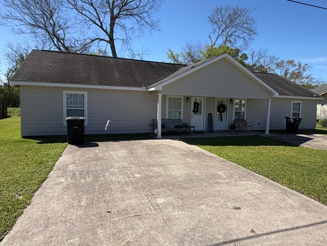 Building Photo - 8233 Baudoin Rd