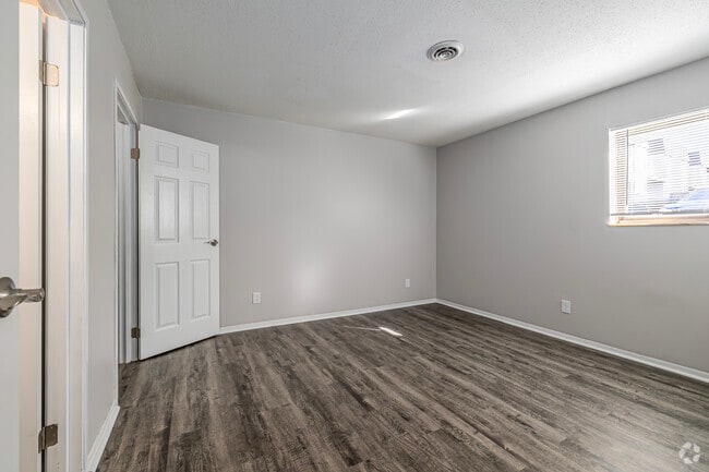 2BD, 2BA - 850SF