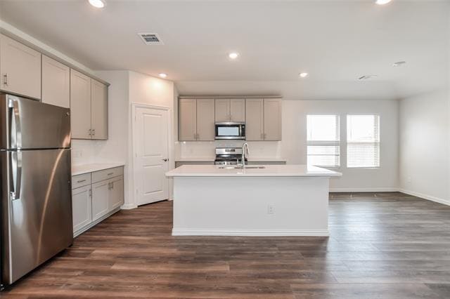 Photo - 380 Mohan Dr