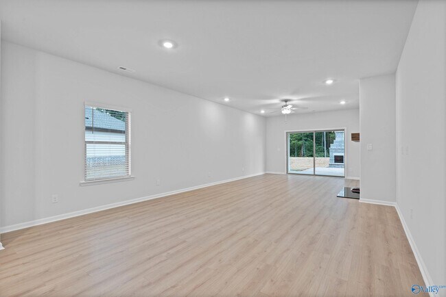 Photo - 15008 Greenleaf Dr