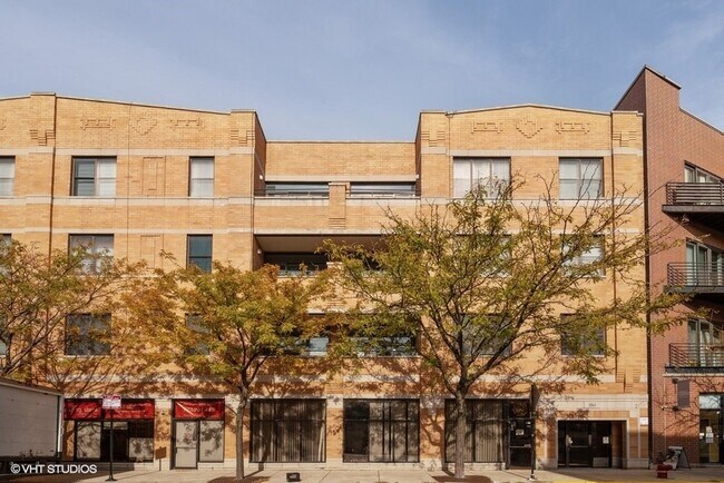 Photo - 2040 W Belmont Ave Unidad 407 Rental