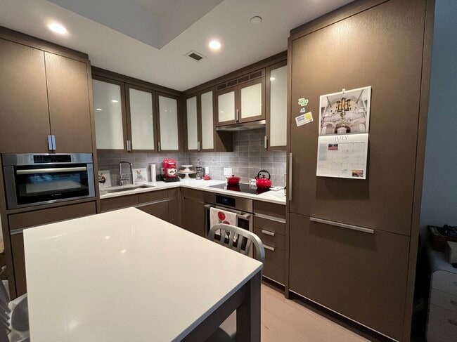 Photo - 100 Lovejoy Pl Unit 4L