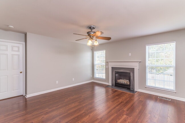 Photo - 209 Briarcotes Cir