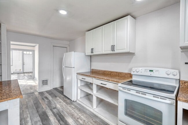 Photo - Newly Renovated 3 Bedroom, 1 Bathroom Townhouse