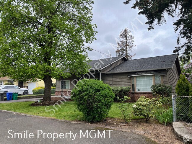 Building Photo - 12019 SE Kelly St Rental