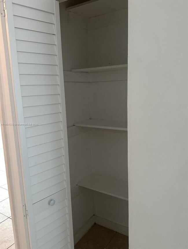 Photo - 985 SW 5th St Unit 4