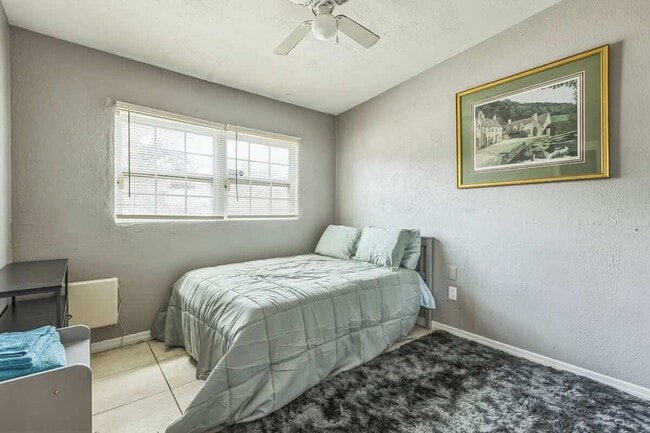 Photo - 911 26th St Ct E