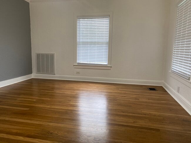 Photo - 433 Robert Dr