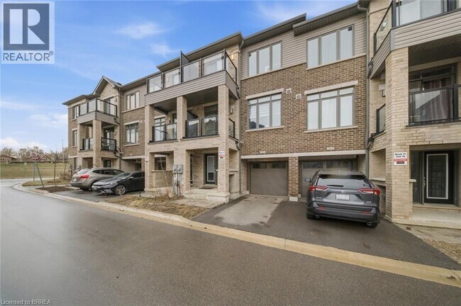 Photo - 585 Colborne St