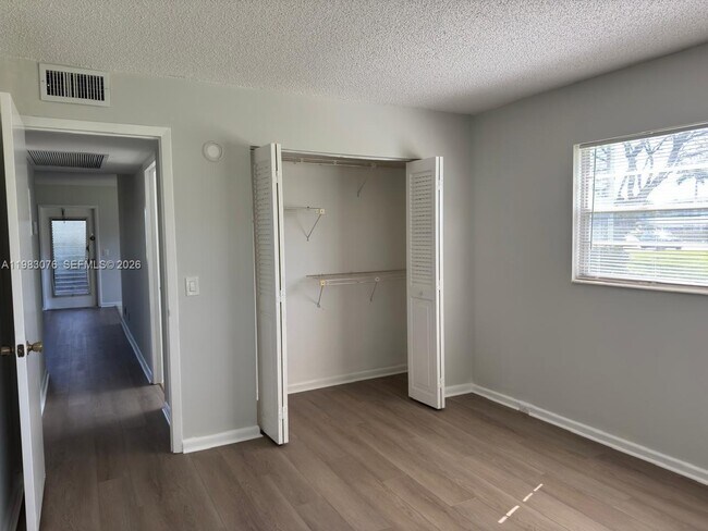 Photo - 257 Fanshaw G Unit 257