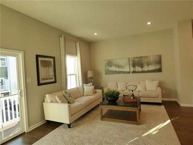 Photo - 1008 Mohawk Ln