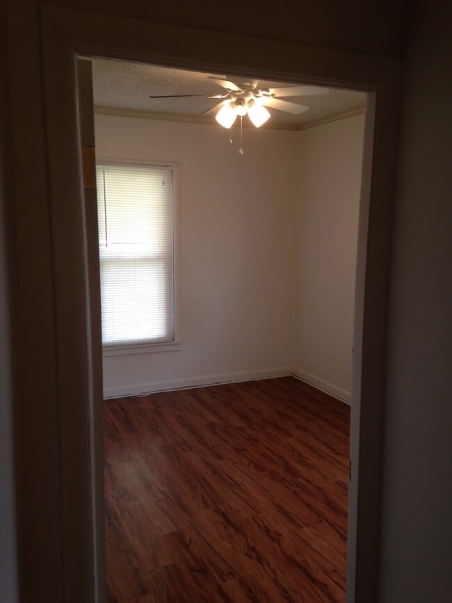 Photo - 6915 Lansdowne Ave