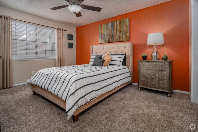 1BR, 1BA - 717SF - Bedroom