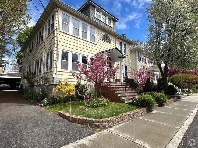 Building Photo - 74 Stearns Rd Unit 1 Rental
