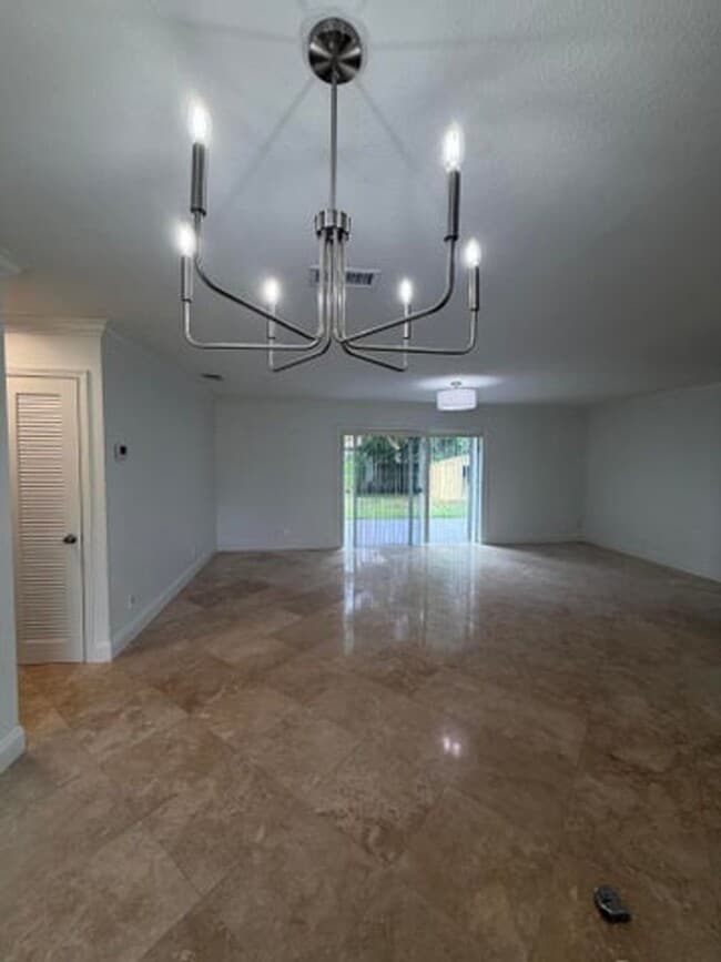Building Photo - 9209 Southampton Pl