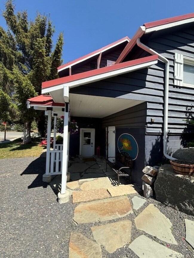 Photo - Live in the heart of Roslyn, walk to shops dining and trailheads!