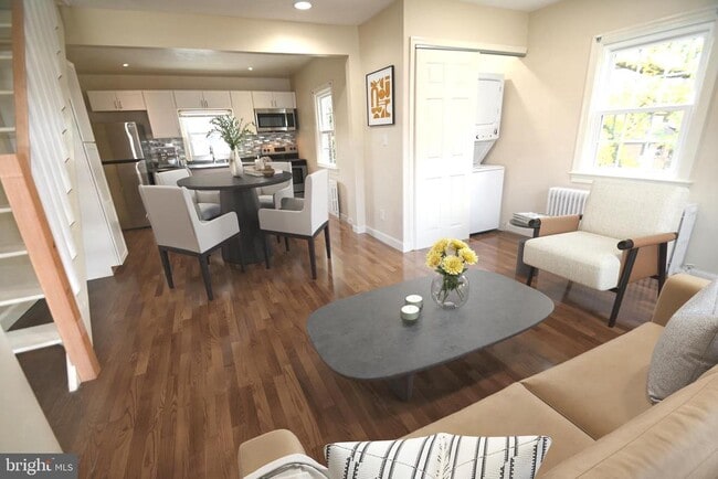 Building Photo - 8904 Flower Ave