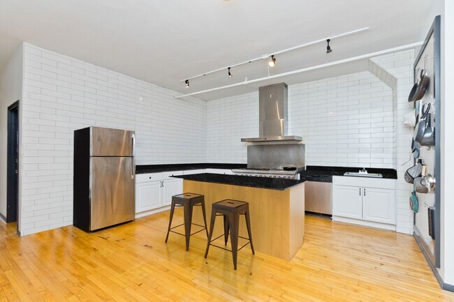 Photo - 2011 W Division St Unidad 2W