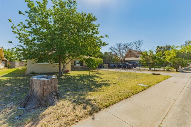 Photo - 7733 N 60th Ave