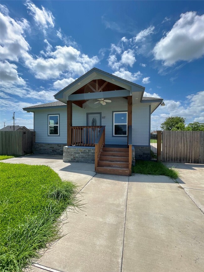 Building Photo - 517 S Avenue G Rental