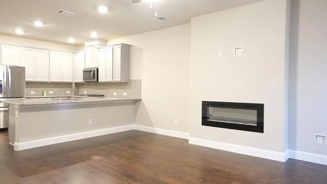 Photo - 332 Blackthorne Dr