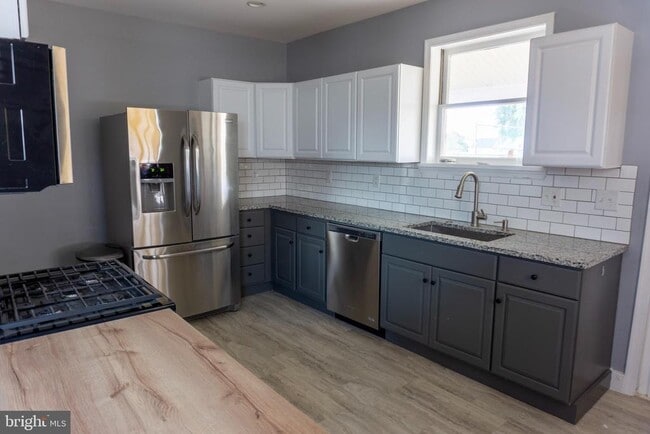 Photo - 232 W 4th Ave