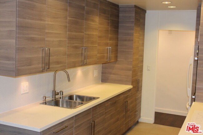 Building Photo - 11044 Ophir Dr Unit 401