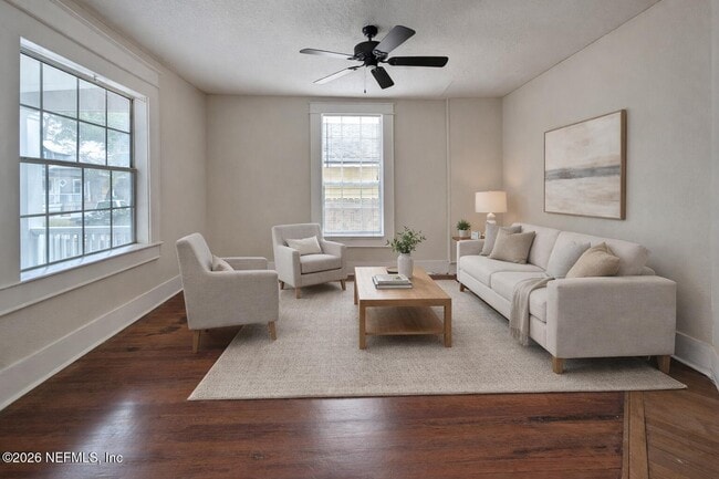 Photo - 424 Walnut Ct