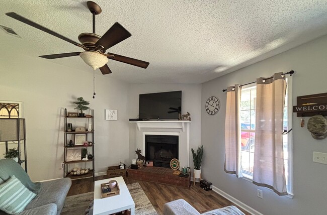 Photo - FOR RENT