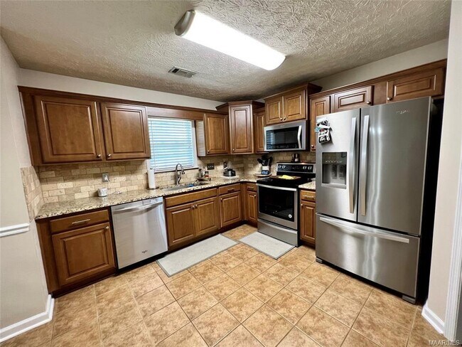 Photo - 301 Curlee Way