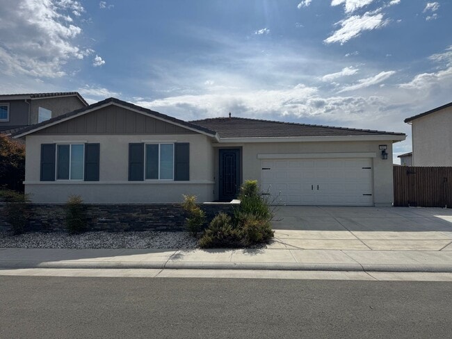 Building Photo - Nice Roseville home with RV access