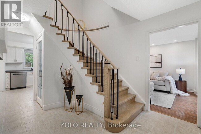 Photo - 272 Elman Crescent