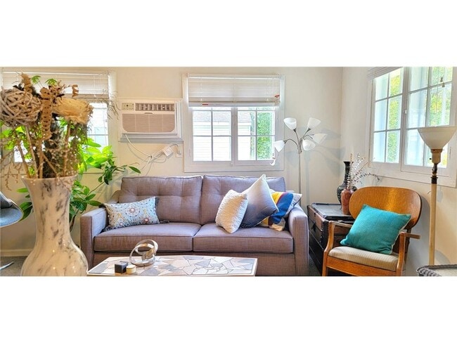 Photo - 2335 Hemlock Ln N