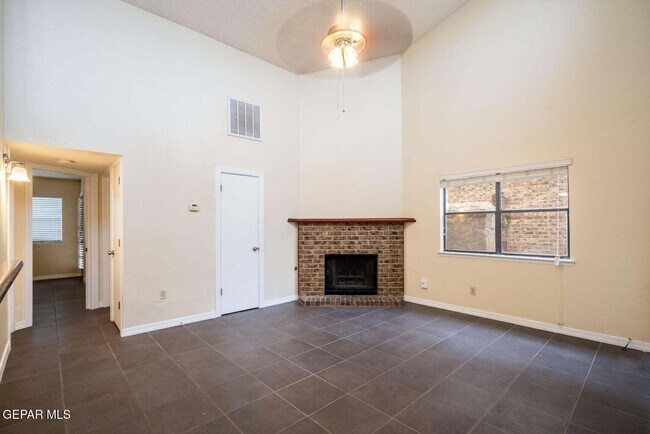 Photo - 1555 Common Dr