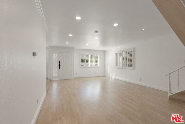 Photo - 745 Oxford Ave