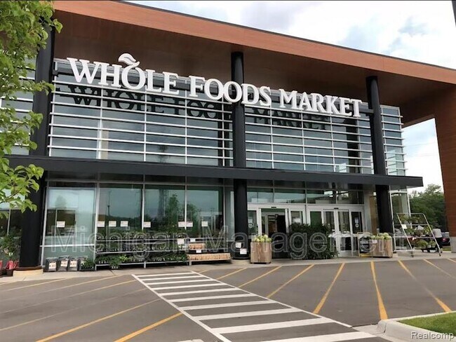 Photo - 2735 E Maple Rd