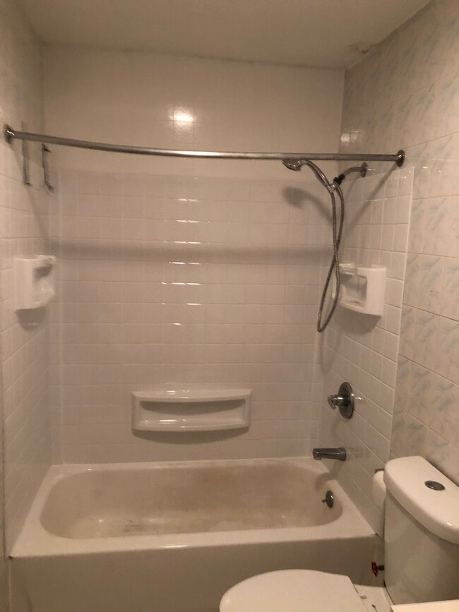 Building Photo - 1641 Acushnet Ave Unit 1641 Acushnet Ave Apt#3