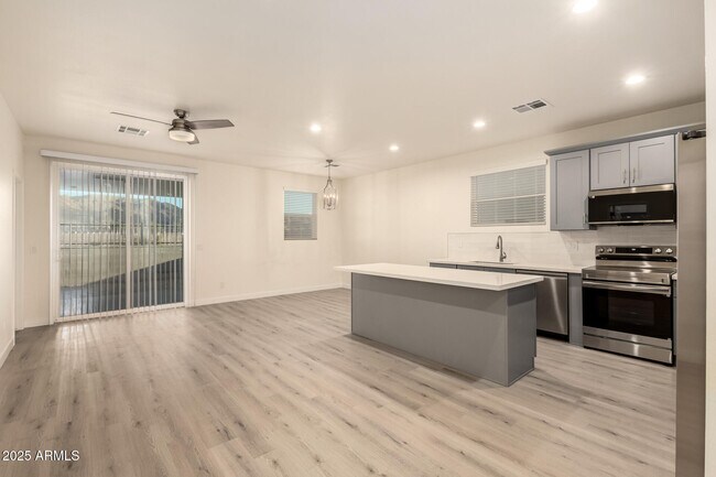 Photo - 129 W Latona Rd