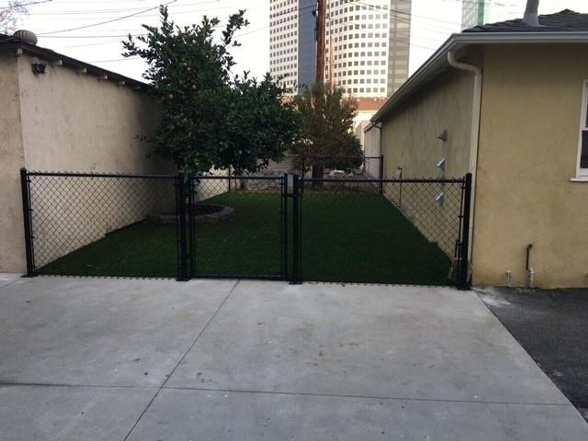 Photo - 115-117 1/2 N Kenwood