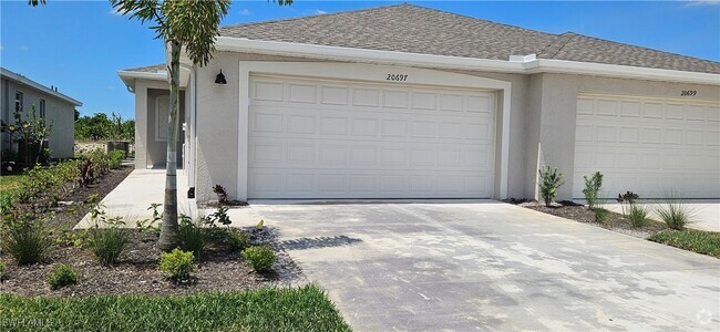 Building Photo - 20697 Hazelnut Ct Rental