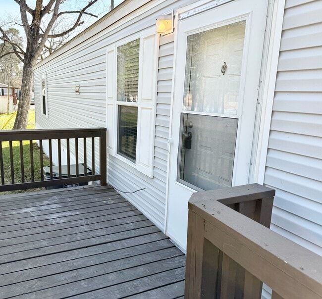 Photo - 130 Janice St