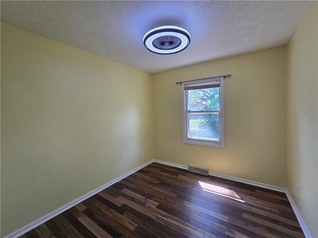 Photo - 9 Hepatica Ln