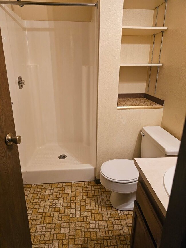 Photo - 6958 Winchester Dr Unit 6960